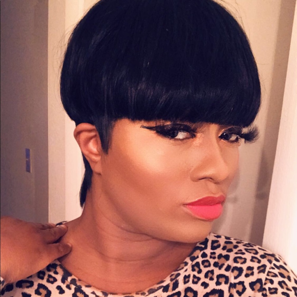 Bowl cut wig
